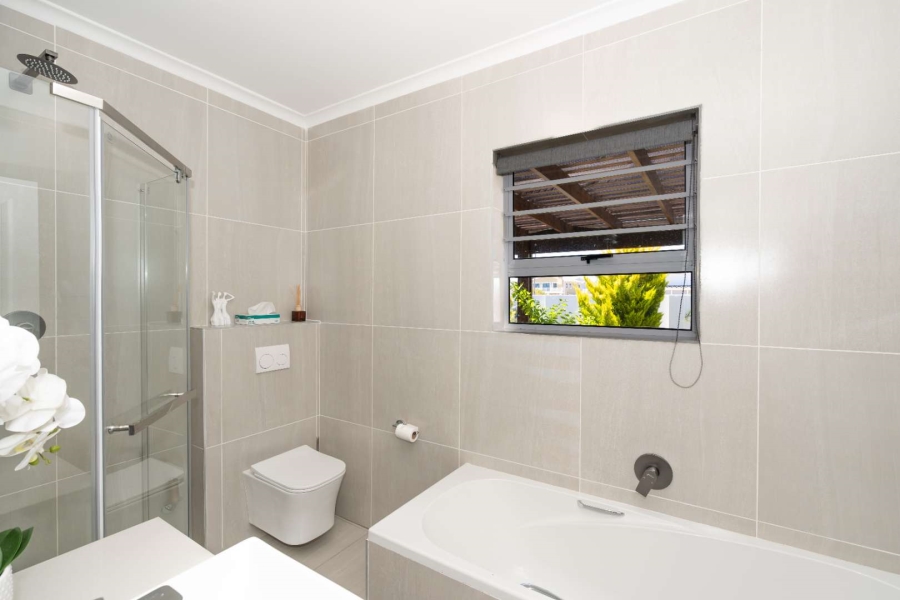 3 Bedroom Property for Sale in Middedorp Western Cape